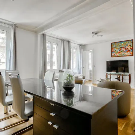 Apartment Au Coeur Du 17eme *