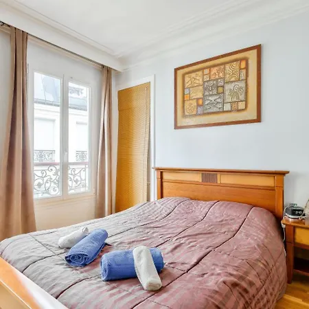 Au Coeur Du 17eme Apartment